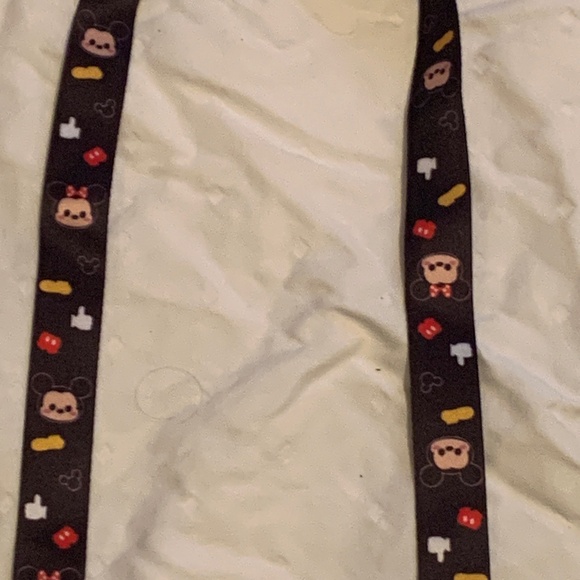 Minnie Mouse mini crossbody bag (NWOT) - Picture 4 of 5